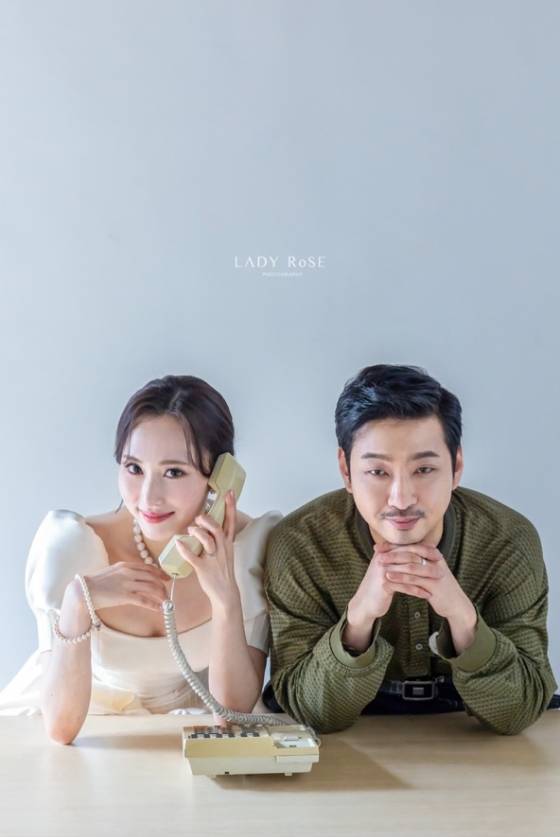 개그맨 정찬민(사진 오른쪽)이 배우 임수현과 결혼한다./사진제공=레이디로즈 스튜디오