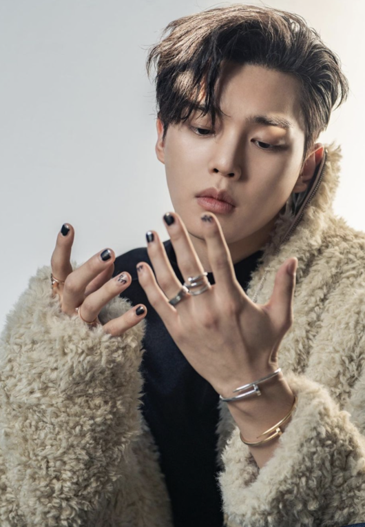 Actor Song Kang has digested an extraordinary fashion concept.Song Kang posted a number of behind-the-scenes cuts on his instagram on the afternoon of the 6th.The various pictorial cuts he posted on this day are eye-catching, contrary to the concept he usually digested, showing that he wore a thick fur jacket, a bracelet and a ring.In addition, women enjoy nail art, and they feel feminine aspect.Meanwhile, Song Kang is appearing in the JTBC drama The Meteorological Administration Peoples In-house Love Cruelty, which is currently on air.song kang SNS