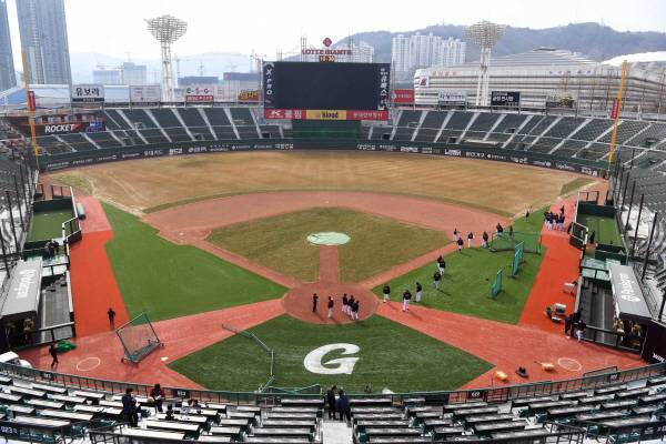 리모델링 이후 첫 공개한 롯데자이언츠 홈구장. 서정빈 기자