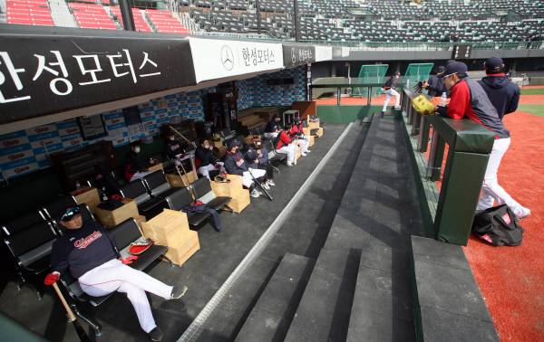 7일 리모델링 이후 첫 공개한 롯데자이언츠 홈구장인 사직야구장 덕아웃 내부. 서정빈 기자