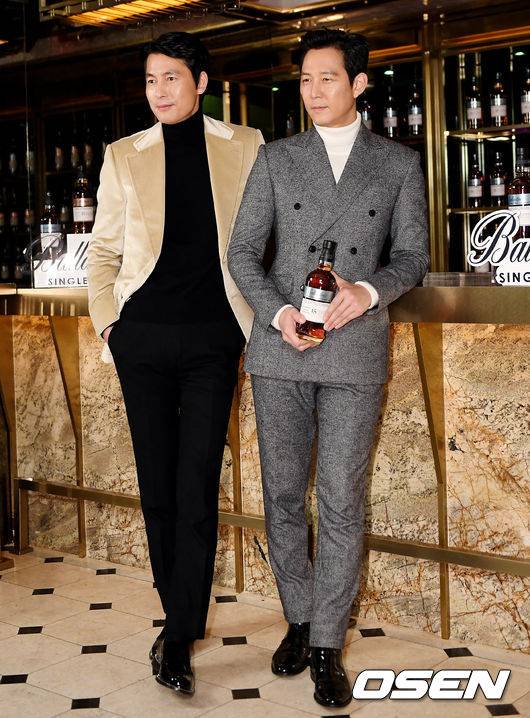 [OSEN=박재만 기자]배우 이정재, 정우성이 포토타임을 갖고 있다. /pjmpp@osen.co.kr