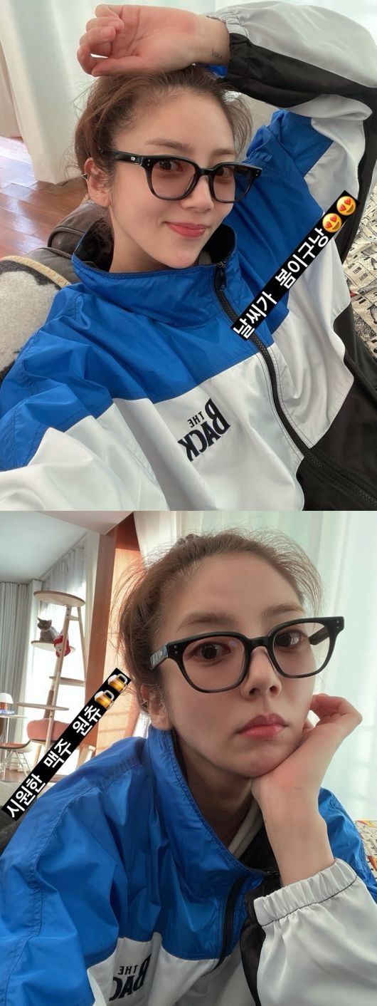 Actor Son Dam-bi reveals his thrilling heart in spring weatherSon Dam-bi posted a picture on his instagram story on the 10th with an article entitled The weather is springy.Son Dam-bi in the public photo is taking a selfie wearing a natural jumper and sunglasses.Son Dam-bi shows off his blustery beauty even in his unglamorous make-up and reveals the bride-to-bes happy smile.In particular, Son Dam-bi, who is constantly dieting and exercising ahead of the marriage in May, boasts a small face size just before the extinction and attracts Eye-catching.Meanwhile, Son Dam-bi and former speed skater Lee Kyou-hyuk announced their marriage on May 13 after acknowledging their devotion last year.son dam-bi SNS