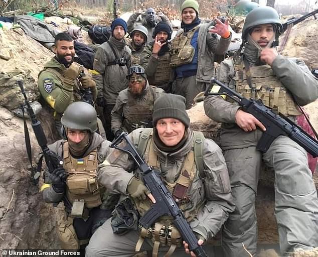 우크라이나는 그간 전 세계를 향해 적극적으로 의용군 합류를 호소했다. 사진은 8일 우크라이나에 처음으로 구성된 외인부대.