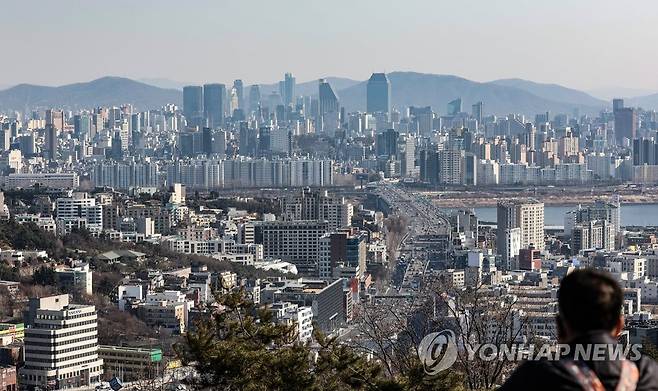 서울 남산 전망대에서 내려다 본 서울 시내 [연합뉴스 자료사진]