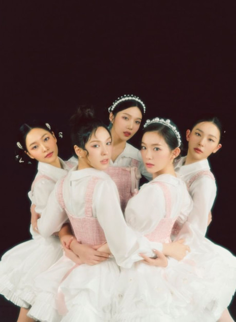 Group Red Velvet turned pink ballerinaOn the 10th, Red Velvet official Instagram posted several photos along with an article promoting the new mini album The Reeve Festival 2022 - Phil My Rhythm.In the photo, Red Velvet complete Irene, Slow, Wendy, Joy and Yerry are gathered round each other.The members are perfectly digesting pink ballerina suits and showing the appearance of visual genius.The netizens who watched the photo were expecting the news of Red Velvets new song, saying, Red Velvet is waiting for a comeback! And The princess is not there.Red Velvet will release his new mini album The Reeve Festival 2022 – Phil My Rhythm on the 21st.It includes six songs showing various charms, including the same title song Phil My Rhythm.Photo Red Velvet Official SNS