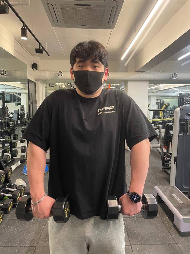흉쇄유돌근 운동. 비욘드 피트니스 제공