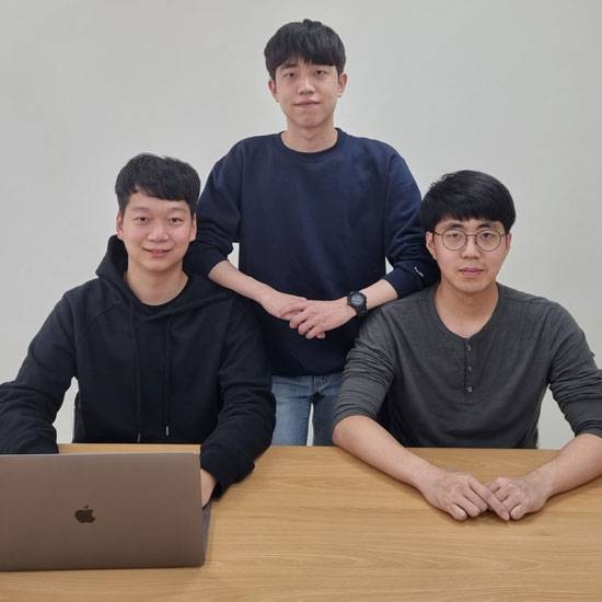 연말에 월거래액 4000억원 돌파가 목표인 올웨이즈 공동창업자. 강재윤 대표(가운데), 좌측 박상우, 우측 이현직 (올웨이즈 제공)