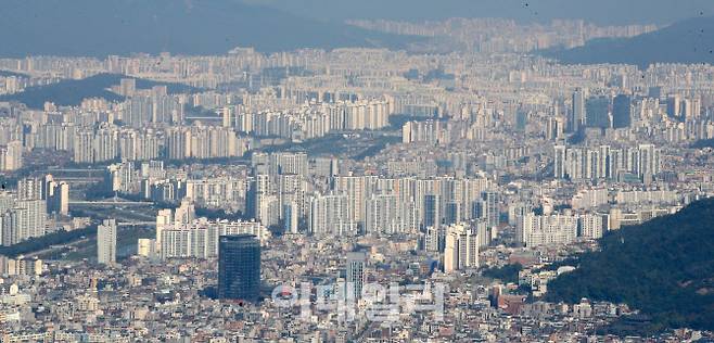 서울 송파구 서울스카이에서 바라본 강북 아파트 단지.(사진=이데일리DB)