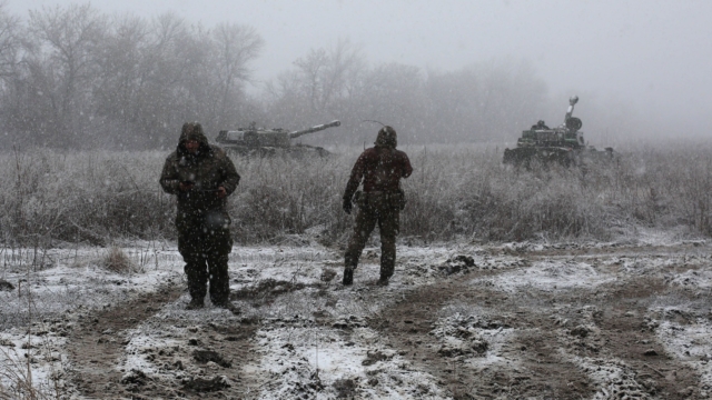 우크라이나 동부 루한스크 지역에서 진지를 지키고 있는 우크라이나 군인들 AFP 연합뉴스