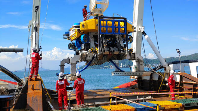 해저케이블 매설로봇 URI-T 로봇 시험 운용장면