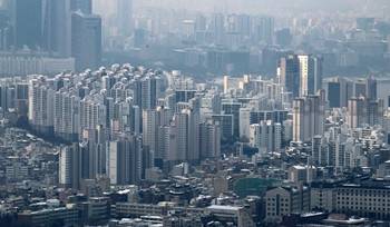 국토부는 아파트 청약 당첨을 위해 위장전입·위장이혼·통장매매 등 시장 교란행위 125건을 적발했다. 불법행위 시 계약취소와 10년간 청약제한, 형사처벌 등 엄중조치를 할 예정이다. /사진=뉴스1