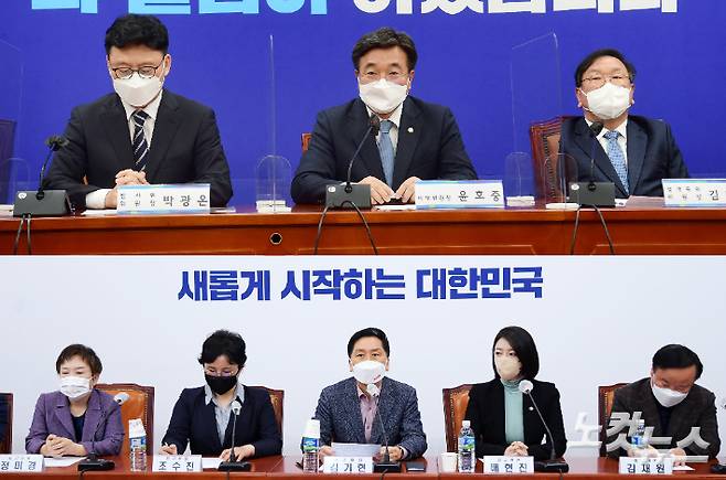 더불어민주당 윤호중 비상대책위원장(가운데)이 14일 서울 여의도 국회에서 열린 민생개혁법안 실천을 위한 상임위원장 및 간사단 연석회의에서 발언하고 있다. 황진환 기자