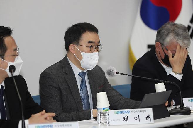 16일 오전 광주 서구 더불어민주당 광주시당에서 열린 비상대책위원회 현장 회의에서 채이배 비대위원이 발언하고 있다. (사진= 연합뉴스)