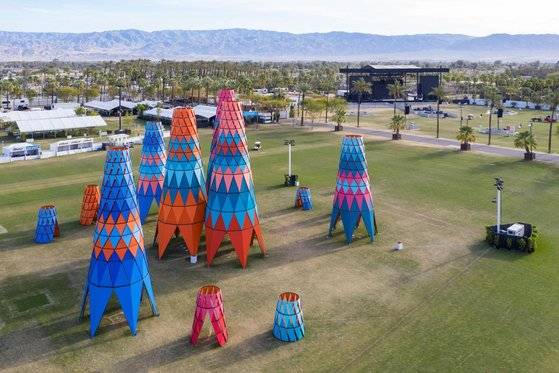 미국 캘리포니아 코첼라밸리 음악페스티벌을 위해 만든 축제 텐트. 고향에서 자라는 바오밥 나무의 모양을 참조했다고 한다. [사진 pritzkerprize]
