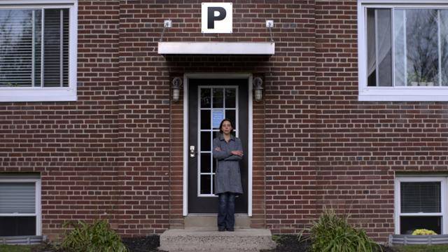 여러 사유로 함께 살게 된 룸메이트가 악랄한 범죄자라면. '악몽의 룸메이트'는 누구나 겪을 수 있는 사건을 다루며 공감을 얻으려 한다. 넷플릭스 제공