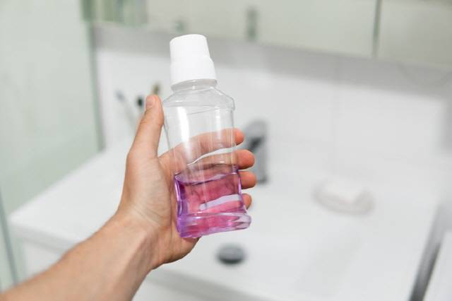 벤지다민염산염 성분 가글액은 코로나로 인한 목 통증·소염효과가 있다.​ /게티이미지뱅크