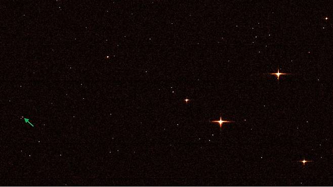 ESA 가이아 위성이 촬영한 제임스웹 우주망원경(화살표가 가르키는 점)의 모습. 사진=ESA/Gaia/DPAC; CC BY-SA 3.0 IGO