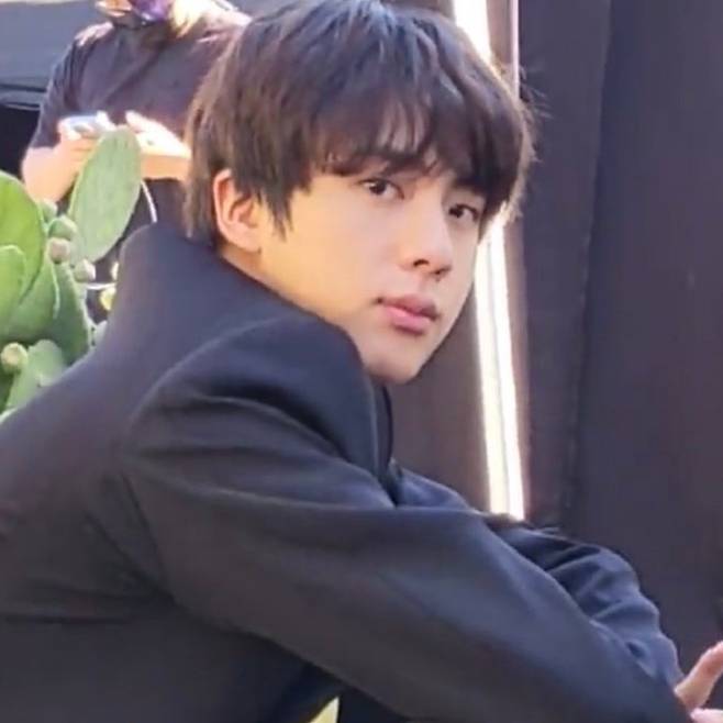 "진짜 잘 생겼어요!" 방탄소년단 진 실물에 놀란 빅히트 연습생