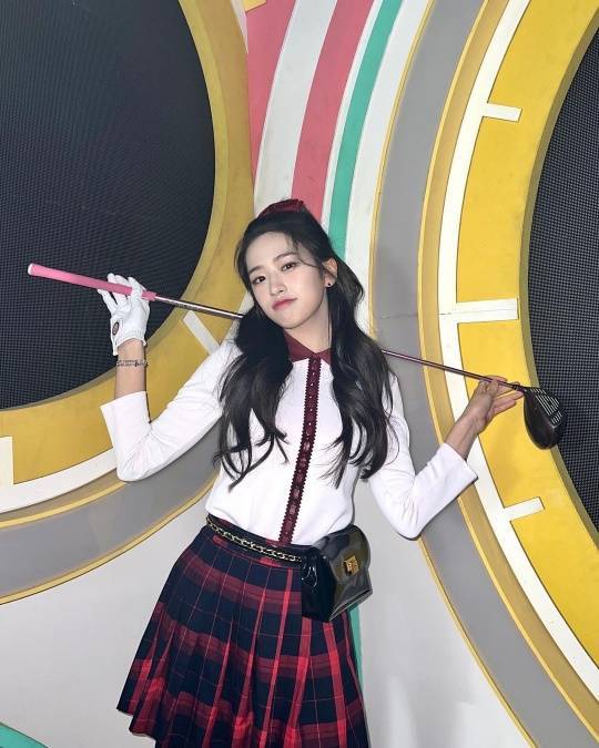 사진=안유진 인스타그램