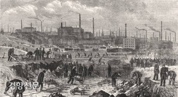 1862년 영국 프레스턴의 Moor Park 건설 현장을 그린 삽화. 배경에 매연과 굴뚝이 가득한 것이 눈에 띕니다. 이 지역은 19세기 찰스 디킨스 소설 <어려운 시절Hard Times> 속 Coketown의 모델이 되었다고 알려져 있습니다. ⓒPreston Digital Archive