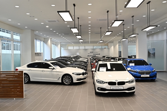BMW 도이치 모터스가 양재 BPS 전시장에 고객 라운지, 상담 공간 등을 배치했다. /사진=BMW