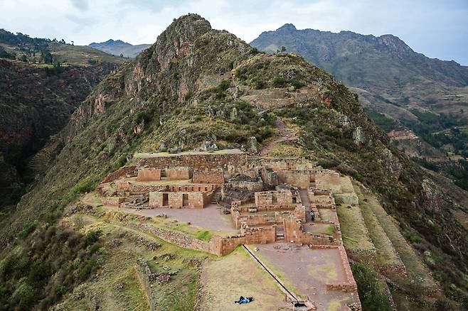 잉카인들이 거주했던 신전, 집터들이 산 전체에 남아 있는 유적지, 피삭.