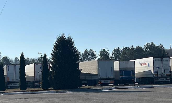 22일 오후 현재 해병대 현역 병사 A씨가 머물고 있다는 우크라이나-폴란드 국경 지역 인근 검문소. A씨 제공