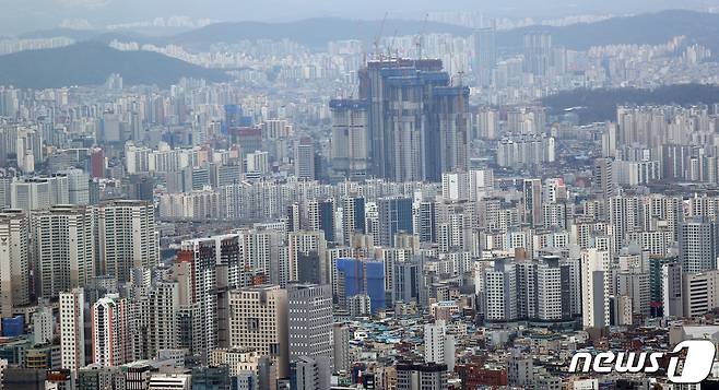 충북 공동주택 중 공시가격 상위 0.01%는 모두 청주시 흥덕구 복대동 '지웰시티 1차' 아파트에 몰려 있는 것으로 나타났다.  (자료사진, 기사내용과 관련 없음) / 뉴스1 © News1