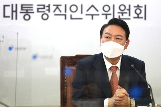 24일 북한의 ICBM 발사는 윤석열 대통령 당선인의 대북 구상에도 영향을 미칠 것으로 전망된다. [중앙포토]