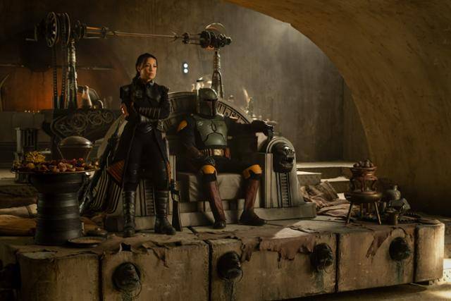 괴수에게 먹혀 죽은 줄 알았던 보바 펫은 타투인 행성 범죄제국의 수장이 됐다. 보바 펫에게는 그동안 무슨 일이 있었던 걸까. 월트디즈니컴퍼니 코리아 제공