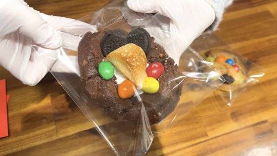 9개 중 타지 않고 살아남은 스모어 쿠키. 사진 박선영