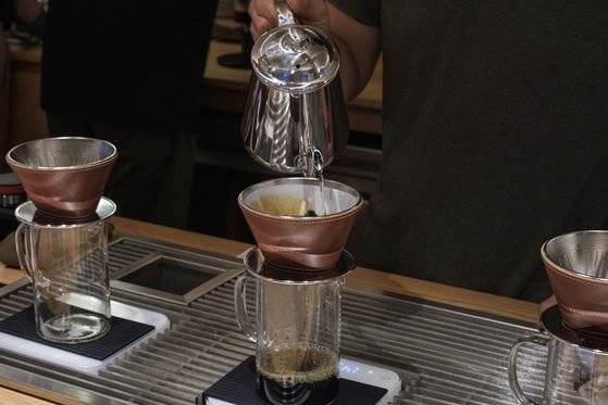 커피의 적절한 농도는 개인의 취향에 따라 다르지만, 맛있는 커피 한잔을 직접 내리고 싶다면 알아야할 몇가지 상식이 있다. 사진 조원진.