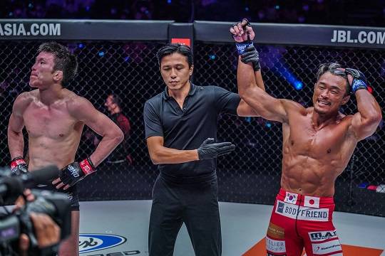 추성훈이 26일 싱가포르에서 열린 원챔피언십 라이트급 경기에서 숙적 아오키 신야에 TKO로 승리했다. 사진출처=원챔피언십