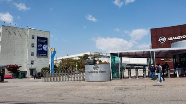 경기도 평택시 동삭로에 있는 쌍용차 본사 공장 정문 모습./조선DB