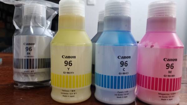캐논 복합기에 들어가는 흑백 및 컬러잉크. 정옥재 기자