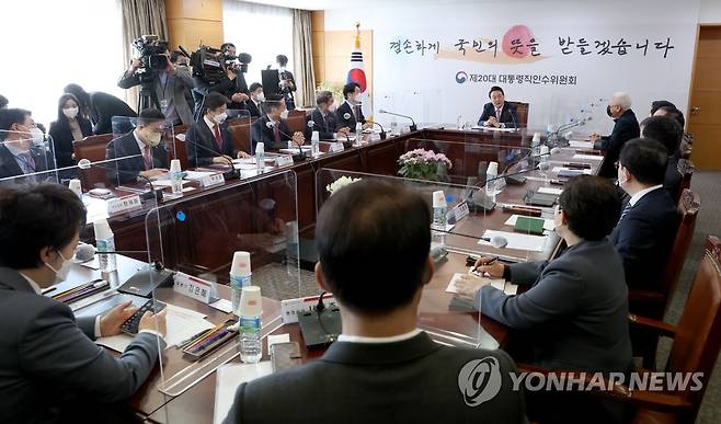 인수위·국방기술진흥硏, '3축체계 강화' 신개념무기 확보 논의 [국회사진기자단]