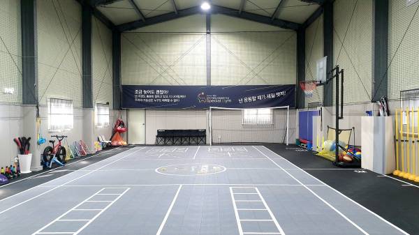 기도 남양주시 진접읍에 위치한 코끼리아동청소년발달센터 진접연구소는 최근 특수체육 전문 부설기관 '스페셜 짐(Speceial Gym)을 개관했다. 스페셜 짐 내부 모습. 사진｜코끼리아동청소년발달센터 진접연구소