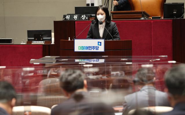 더불어민주당 박지현 공동비상대책위원장이 지난 3월 31일 오후 국회에서 열린 정책의원총회에서 인사말을 하고 있다. 국회사진기자단