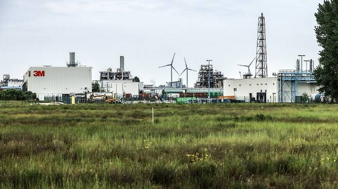 다국적기업 3M의 벨기에 플랑드르주 즈빈드레비치 공장.
