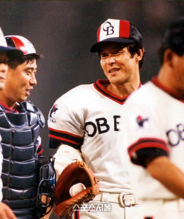 선수시절 두산 김태형(왼쪽) 감독과 박철순.  스포츠서울DB