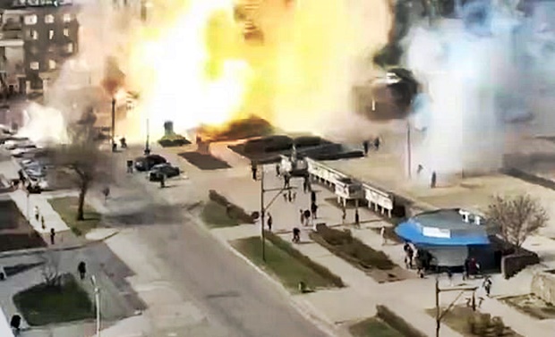 CNN과 우크라이나 국영 원전기업 에네르고아톰은 2일(이하 현지시간) 러시아군이 우크라이나 평화 시위대를 향해 실탄을 쏘고 섬광 수류탄을 투척했다고 전했다.