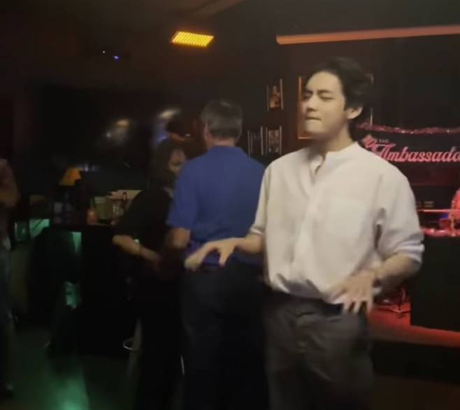 방탄소년단 뷔, 美 재즈클럽 영화 같은 댄스 영상.."Shall we dance?"