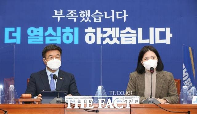 민주당은 이번 지방선거에서 기초·광역의원 '청년 공천 30%'를 추진하겠다고 밝혔다. 하지만 청년 당원들은 짜맞추기식은 안 된다고 지적했다. 비상대책위원회의 모습. /남윤호 기자