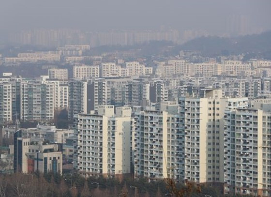 서울 분양 시장이 최근 저조한 경쟁률에 미계약까지 속출하면서 청약 참패를 맛보고 있다. 참패 가장 큰 이유는 ‘고분양가’ 논란으로 주변 시세보다 분양가가 비싸다는 지적이다. /사진=뉴스1