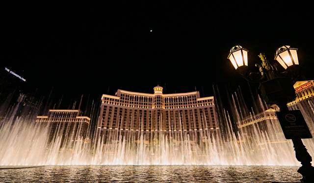 방탄소년단 벨라지오 분수쇼 야경 모습 / 사진=빅히트 뮤직 제공