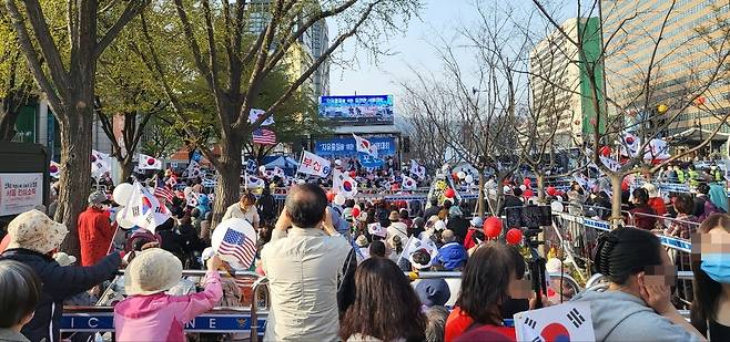 9일 동화면세점 앞에서 진행된 국민혁명당의 1천만 자유통일 기도회 [촬영 설하은 수습기자]
