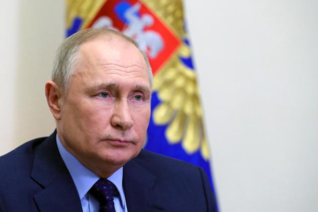 블라디미르 푸틴 러시아 대통령이 지난 7일 모스크바 외곽의 노보-오가료보 관저에서 화상을 통해 안보 회의를 주재하고 있다. 모스크바=AP 뉴시스