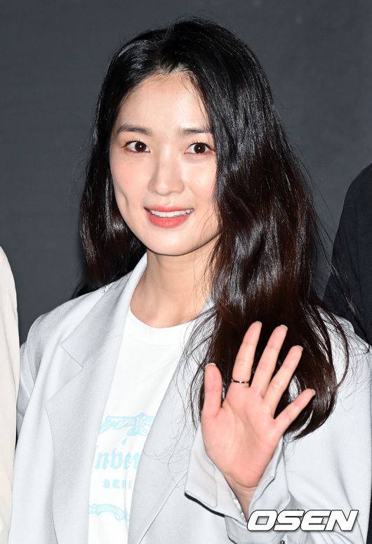 [OSEN= 조은정 기자] 31일 오후 서울 광진구 롯데시네마 건대입구에서 영화 '불도저에 탄 소녀(감독 박이웅)' 언론·배급 시사회 및 무대인사가 진행됐다.배우 김혜윤이 포즈를 취하고 있다. 2022.03.31 /cej@osen.co.kr