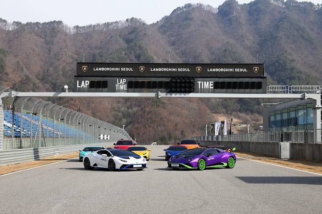 람보르기니 우라칸 라인업과 우루스