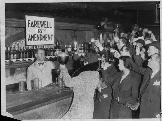 금주법 시대에 일반인들에게 술을 불법으로 판매하는 개인 무허가 술집, 스피크이지 바가 운영되었다. 사진 The Mob Museum 홈페이지